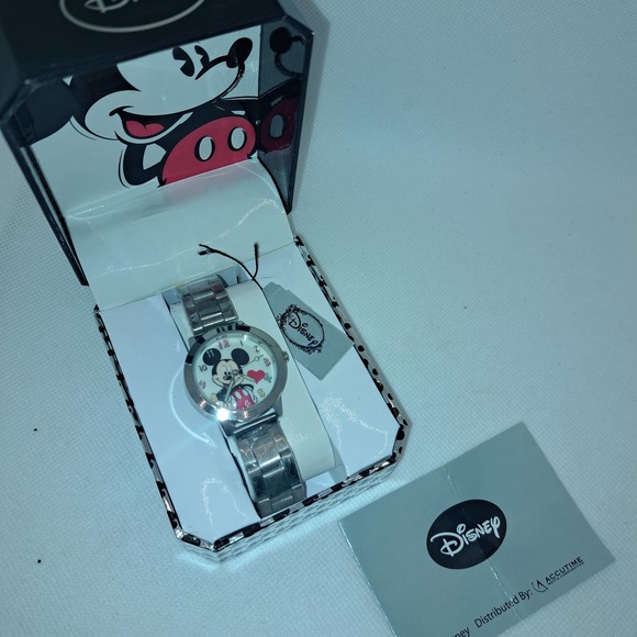 NEW in Collector Box - Mickey Mouse Heart stainless Silver Watch - Picture 4 of 9